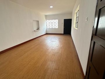 SE VENDE Casa Comercial Cerca A Morales Duarez Con Av. Universitaria
