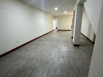 SE VENDE Casa Comercial Cerca A Morales Duarez Con Av. Universitaria