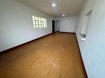 SE VENDE Casa Comercial Cerca A Morales Duarez Con Av. Universitaria