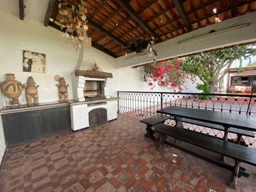 EN VENTA AMPLIA CASA EN LA ENCANTADA DE VILLA PARA REMODELAR O COMO TERRENO