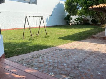 EN VENTA AMPLIA CASA EN LA ENCANTADA DE VILLA PARA REMODELAR O COMO TERRENO