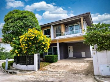 For Sale 2-storey detached house in the Prueklada Suvarnabhumi , corner house near the garden,land area of 66.10 square wa, with a spacious area aroun