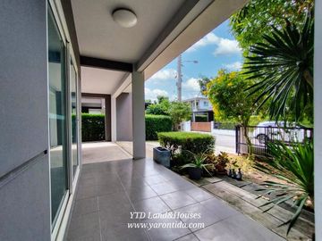 For Sale 2-storey detached house in the Prueklada Suvarnabhumi , corner house near the garden,land area of 66.10 square wa, with a spacious area aroun