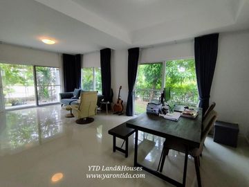 For Sale 2-storey detached house in the Prueklada Suvarnabhumi , corner house near the garden,land area of 66.10 square wa, with a spacious area aroun
