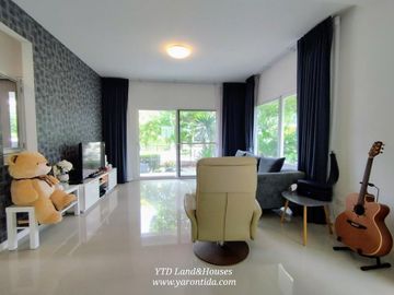 For Sale 2-storey detached house in the Prueklada Suvarnabhumi , corner house near the garden,land area of 66.10 square wa, with a spacious area aroun