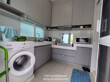 For Sale 2-storey detached house in the Prueklada Suvarnabhumi , corner house near the garden,land area of 66.10 square wa, with a spacious area aroun