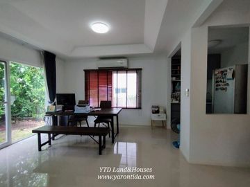 For Sale 2-storey detached house in the Prueklada Suvarnabhumi , corner house near the garden,land area of 66.10 square wa, with a spacious area aroun