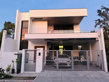 Pre-owned Fully Furnished 4-Bedroom House and Lot for sale in Sta. Rosa Laguna