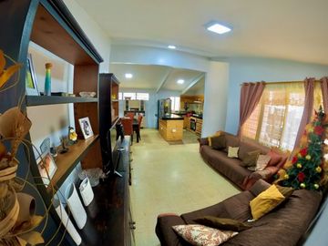 EN VENTA CASA EN LA ALBORADA