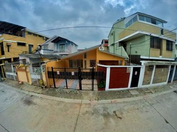 EN VENTA CASA EN LA ALBORADA
