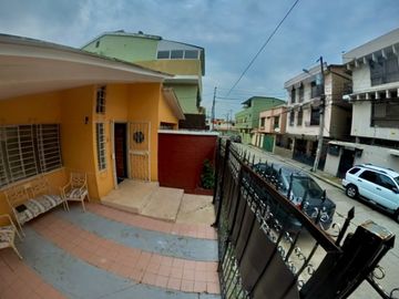 EN VENTA CASA EN LA ALBORADA