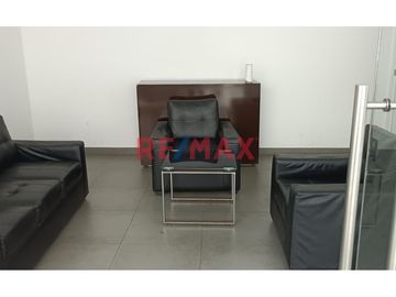 Oportunidad De Alquiler: Encantador Departamento Amoblado De 3 Habitaciones