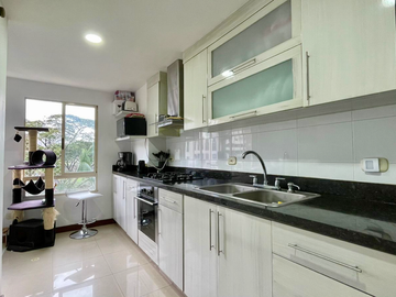 Extraordinario apartamento en Pinares con 100 m2 2 parqueaderos y cuarto útil. Pereira - Colombia