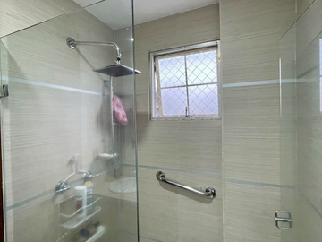 Extraordinario apartamento en Pinares con 100 m2 2 parqueaderos y cuarto útil. Pereira - Colombia