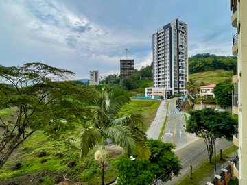 Extraordinario apartamento en Pinares con 100 m2 2 parqueaderos y cuarto útil. Pereira - Colombia