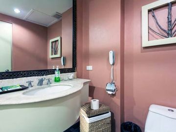 Vivere Hotel 1-BR for Sale Alabang Muntinlupa