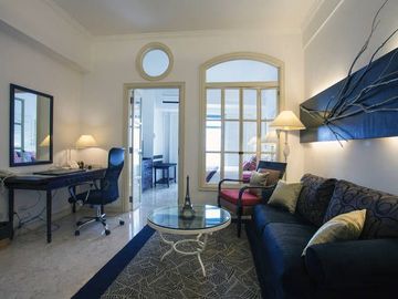 Vivere Hotel 1-BR for Sale Alabang Muntinlupa