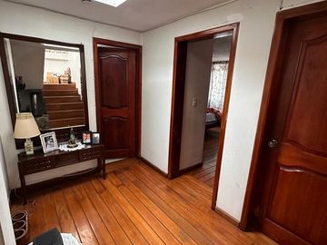 VENDO HERMOSA CASA EN SOLCA  REMODELADA