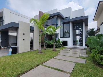 En venta lujosa y moderna casa en Proyecto, Isla Mocolí, Samborondón