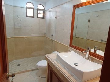 Las Cañadas Hermosa Casa en Venta a Campo de Golf en Coto Privado