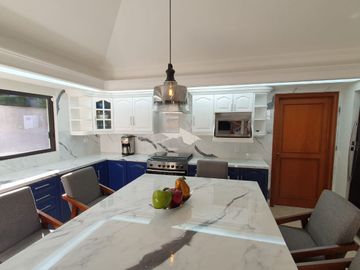 Las Cañadas Hermosa Casa en Venta a Campo de Golf en Coto Privado