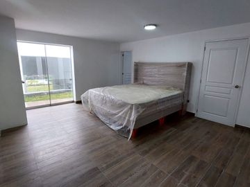 Exclusiva Residencia de Estreno con Diseño Excepcional estilo Mirador.