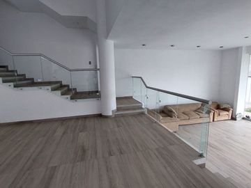 Exclusiva Residencia de Estreno con Diseño Excepcional estilo Mirador.