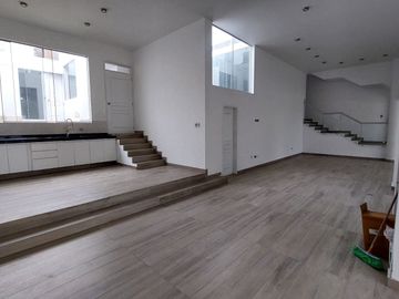 Exclusiva Residencia de Estreno con Diseño Excepcional estilo Mirador.