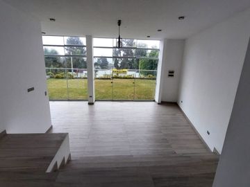 Exclusiva Residencia de Estreno con Diseño Excepcional estilo Mirador.