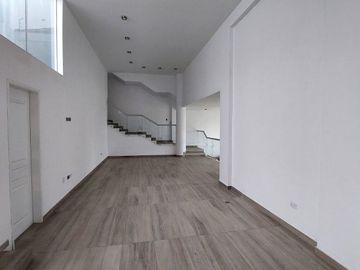 Exclusiva Residencia de Estreno con Diseño Excepcional estilo Mirador.