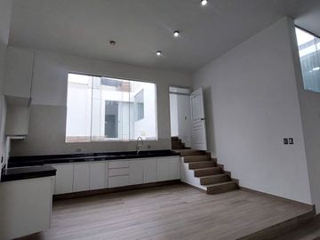 Exclusiva Residencia de Estreno con Diseño Excepcional estilo Mirador.