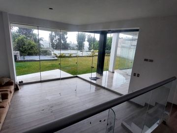 Exclusiva Residencia de Estreno con Diseño Excepcional estilo Mirador.