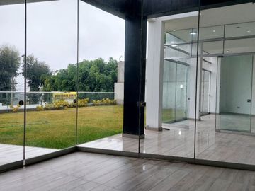 Exclusiva Residencia de Estreno con Diseño Excepcional estilo Mirador.
