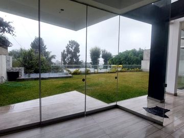 Exclusiva Residencia de Estreno con Diseño Excepcional estilo Mirador.