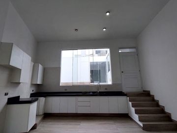 Exclusiva Residencia de Estreno con Diseño Excepcional estilo Mirador.