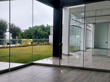 Exclusiva Residencia de Estreno con Diseño Excepcional estilo Mirador.