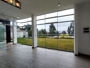 Exclusiva Residencia de Estreno con Diseño Excepcional estilo Mirador.