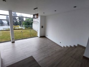 Exclusiva Residencia de Estreno con Diseño Excepcional estilo Mirador.