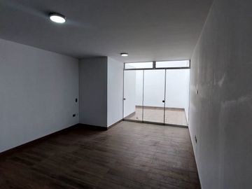 Exclusiva Residencia de Estreno con Diseño Excepcional estilo Mirador.