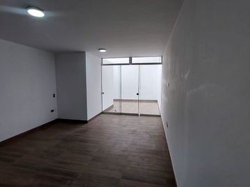 Exclusiva Residencia de Estreno con Diseño Excepcional estilo Mirador.
