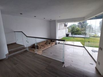 Exclusiva Residencia de Estreno con Diseño Excepcional estilo Mirador.