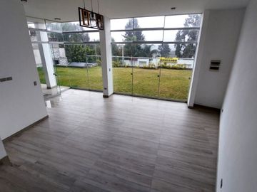 Exclusiva Residencia de Estreno con Diseño Excepcional estilo Mirador.