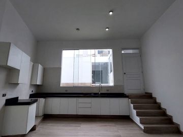 Exclusiva Residencia de Estreno con Diseño Excepcional estilo Mirador.