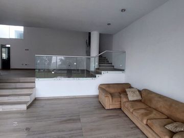 Exclusiva Residencia de Estreno con Diseño Excepcional estilo Mirador.