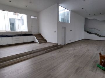 Exclusiva Residencia de Estreno con Diseño Excepcional estilo Mirador.