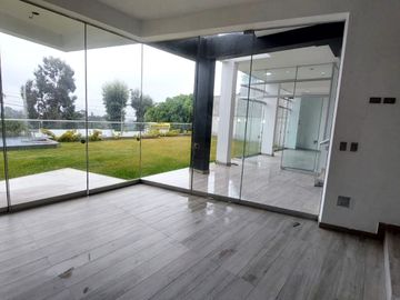 Exclusiva Residencia de Estreno con Diseño Excepcional estilo Mirador.