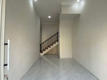 Rumah Baru 2,5 Lantai Luas 72 Tombro Sukarno Hatta Suhat Malang