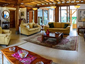 CASA DE LUJO EN CUMBAYA