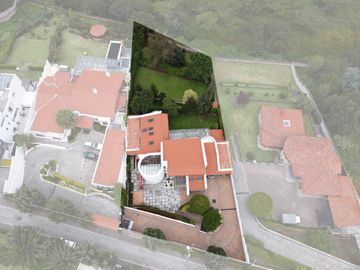 CASA DE LUJO EN CUMBAYA