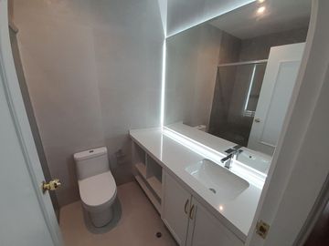 Venta Departamento 3 Dormitorios Semi Sótano San Isidro